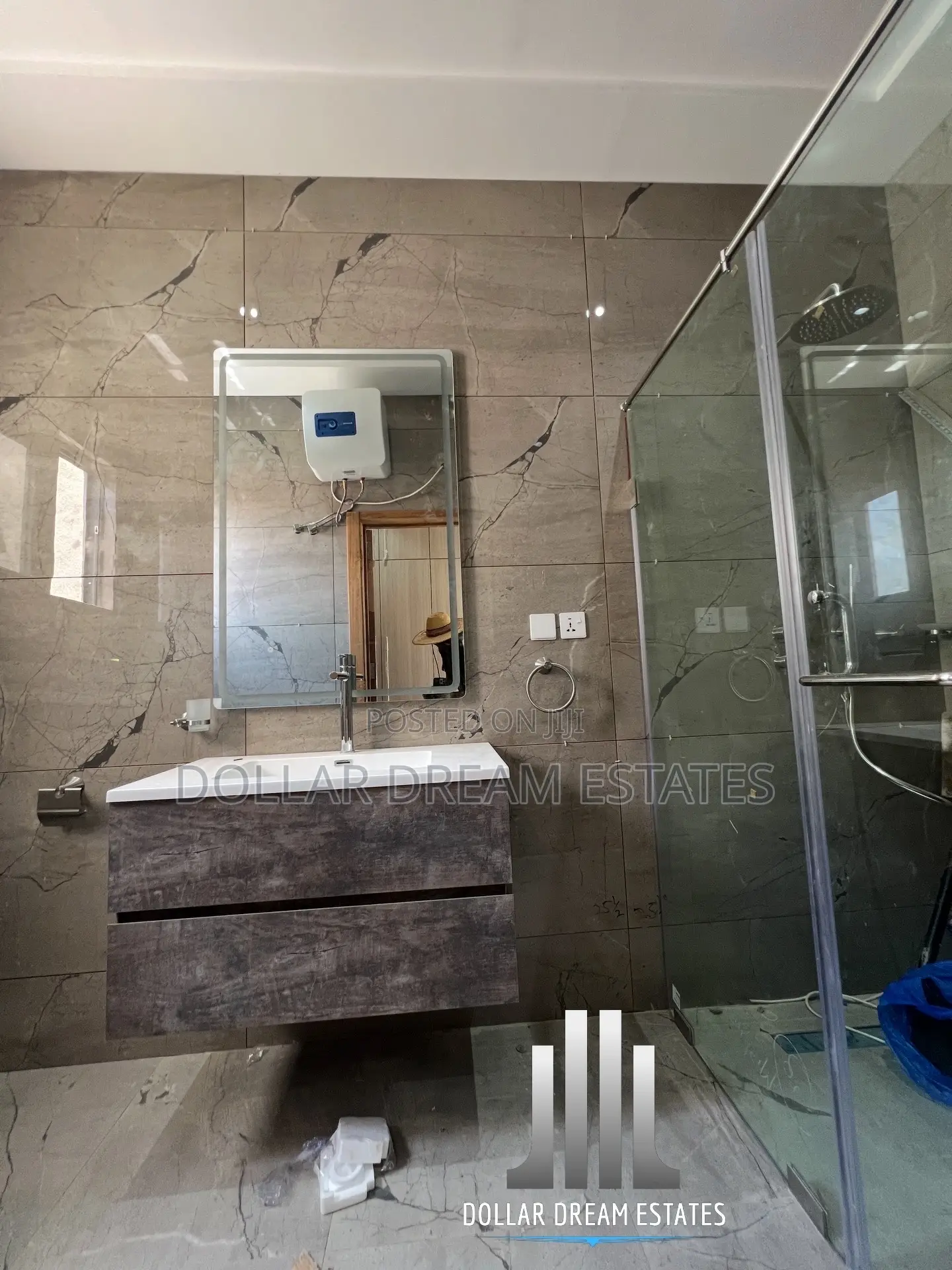 4bdrm Townhouse/Terrace in East Legon for sale