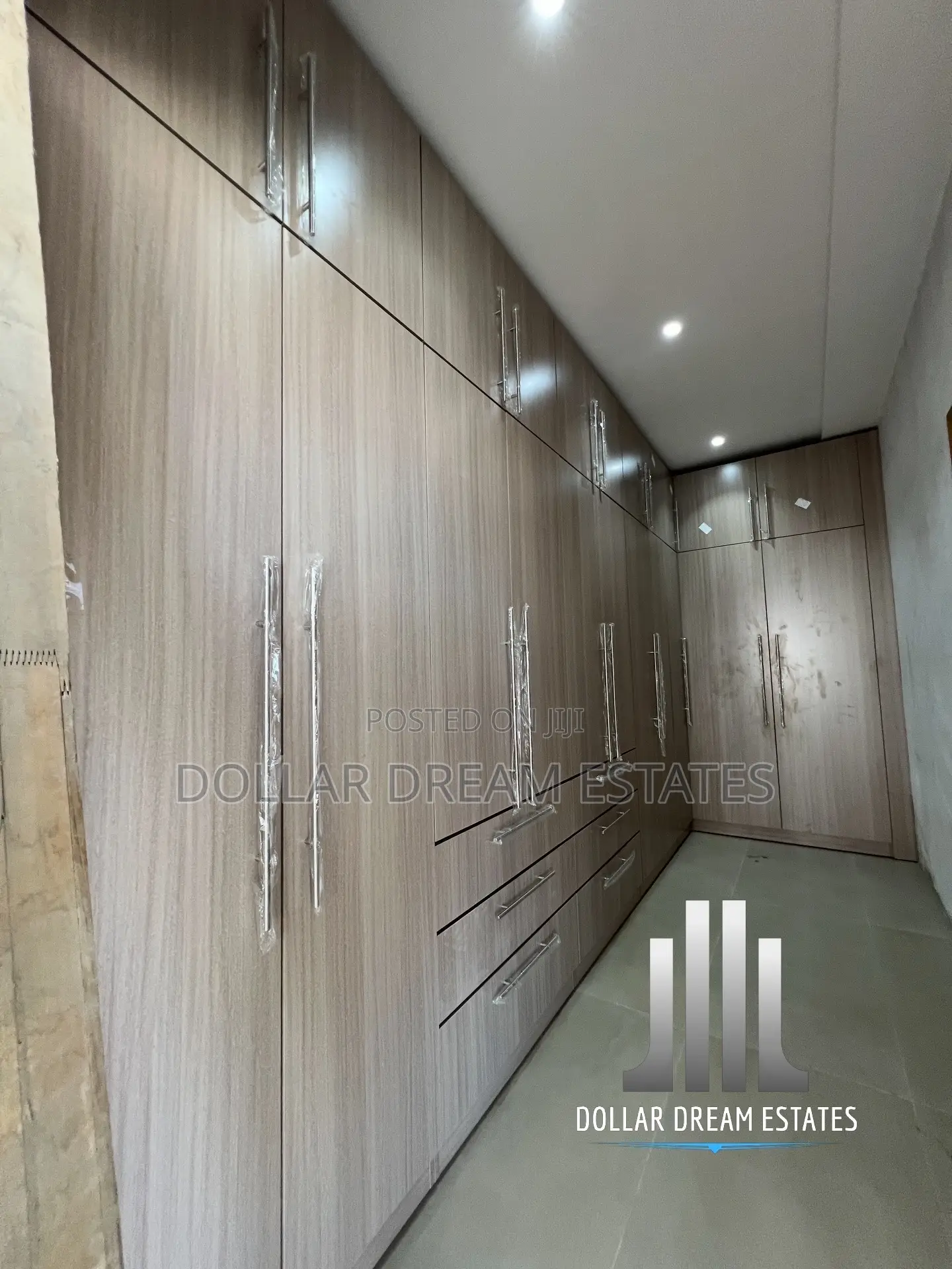 4bdrm Townhouse/Terrace in East Legon for sale
