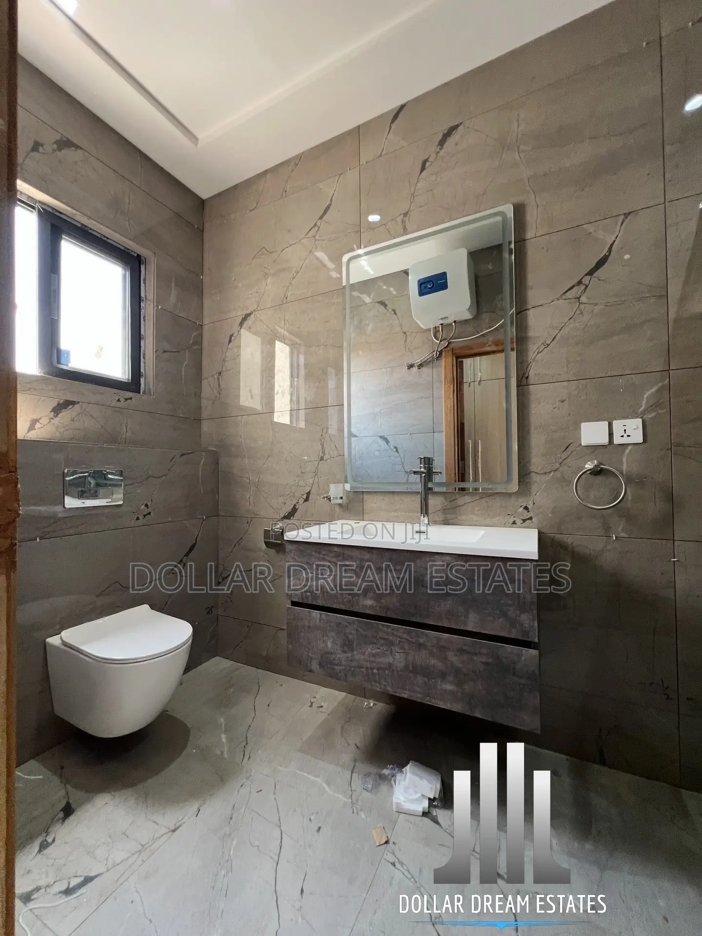 4bdrm Townhouse/Terrace in East Legon for sale