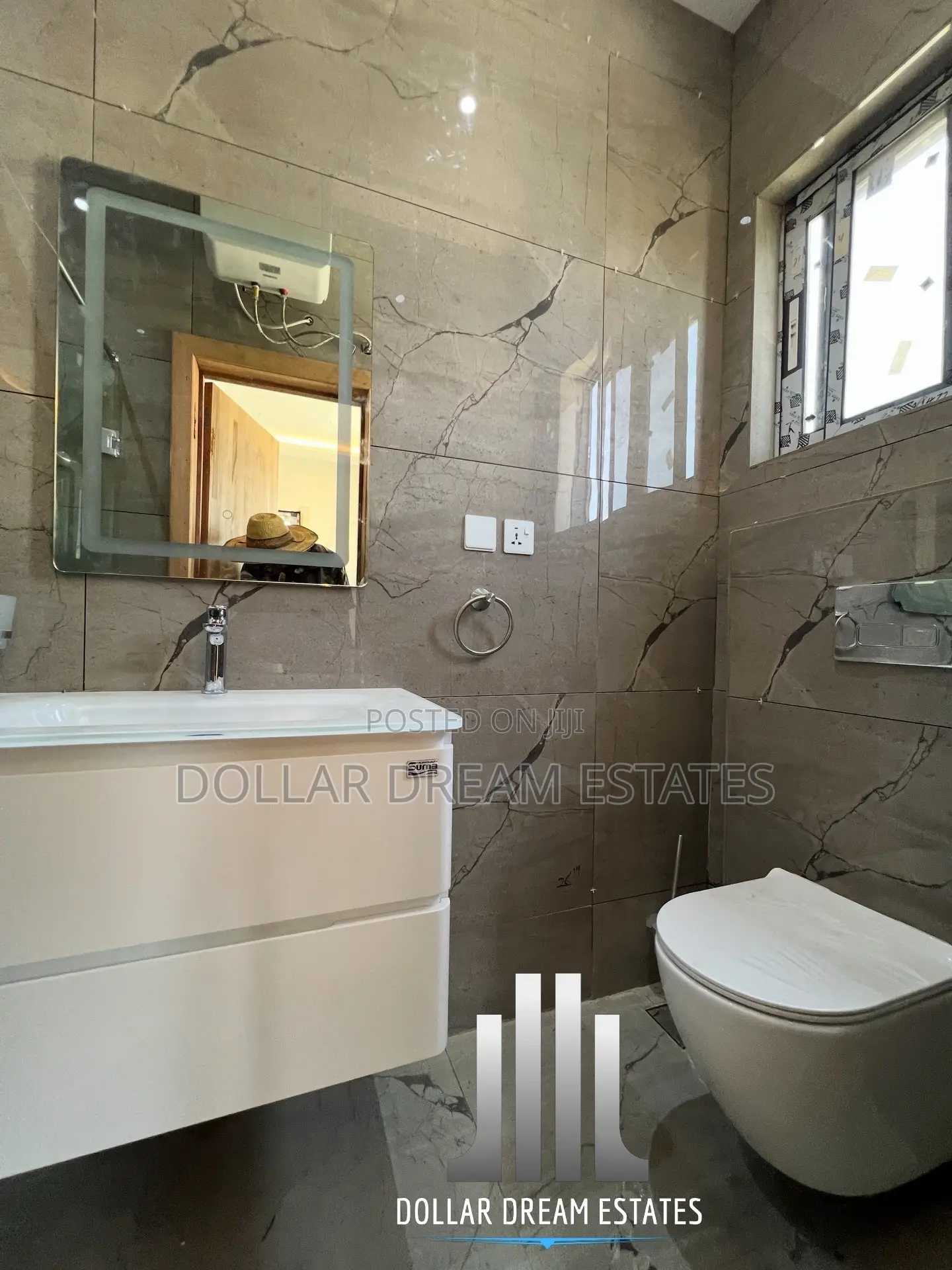 4bdrm Townhouse/Terrace in East Legon for sale