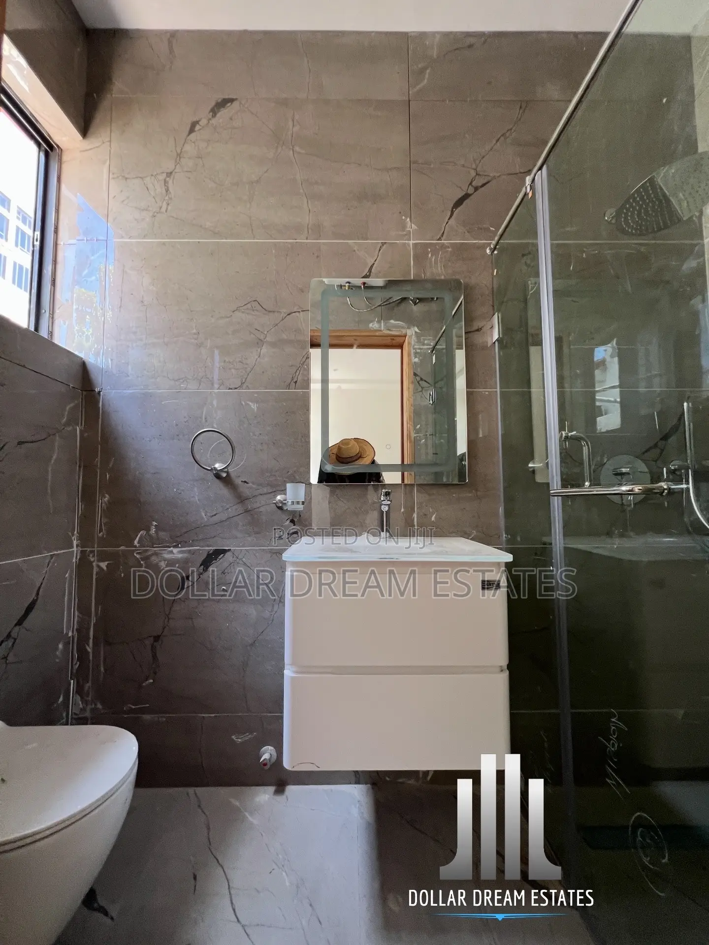 4bdrm Townhouse/Terrace in East Legon for sale