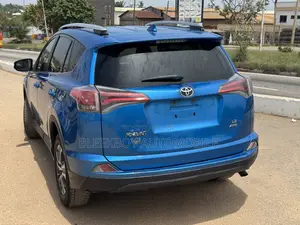 Toyota RAV4 LE AWD (2.5L 4cyl 6A) 2016 Blue