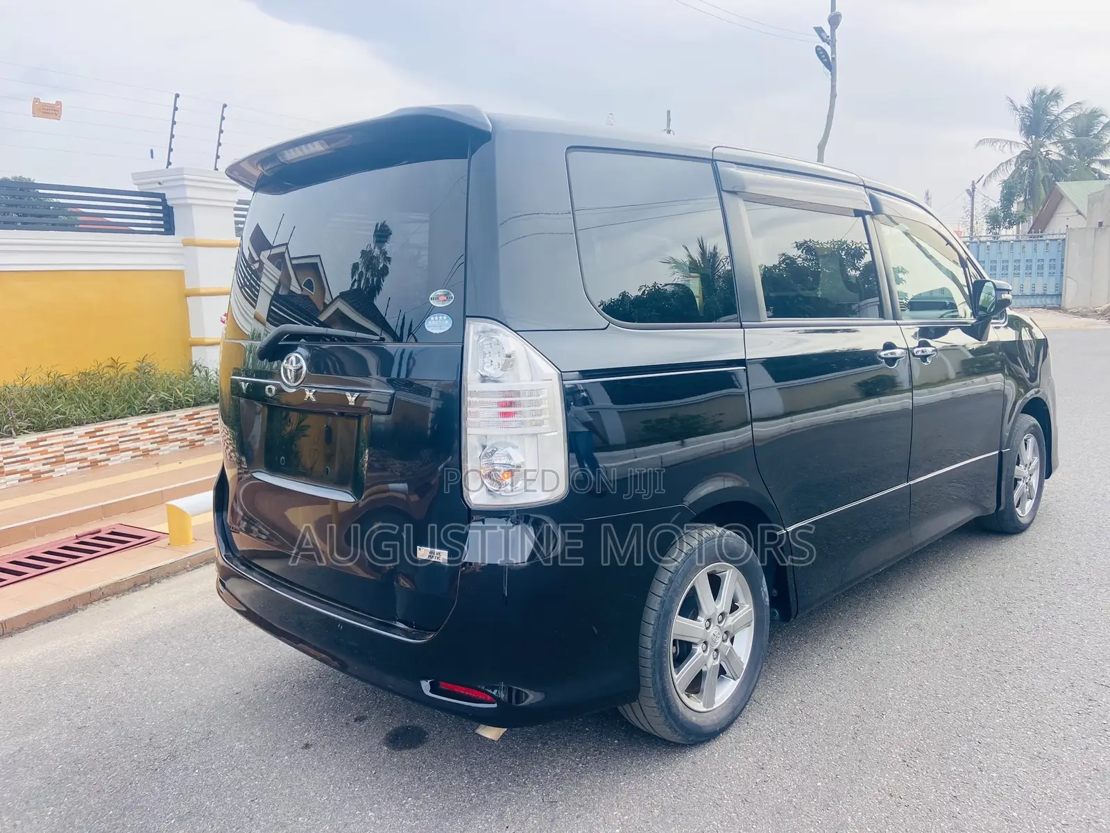 Toyota Voxy 2010 Black