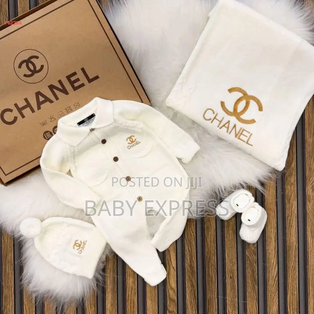 Luxury Knitted Baby Romper, Hat, Booties Blanket Set. New Fadama.