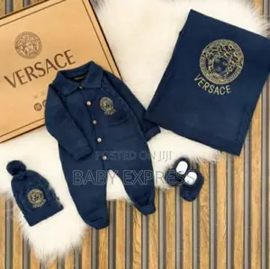 Luxury Knitted Baby Romper, Hat, Booties Blanket Set. New Fadama.
