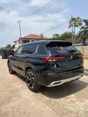 Mitsubishi Outlander 2023 Black