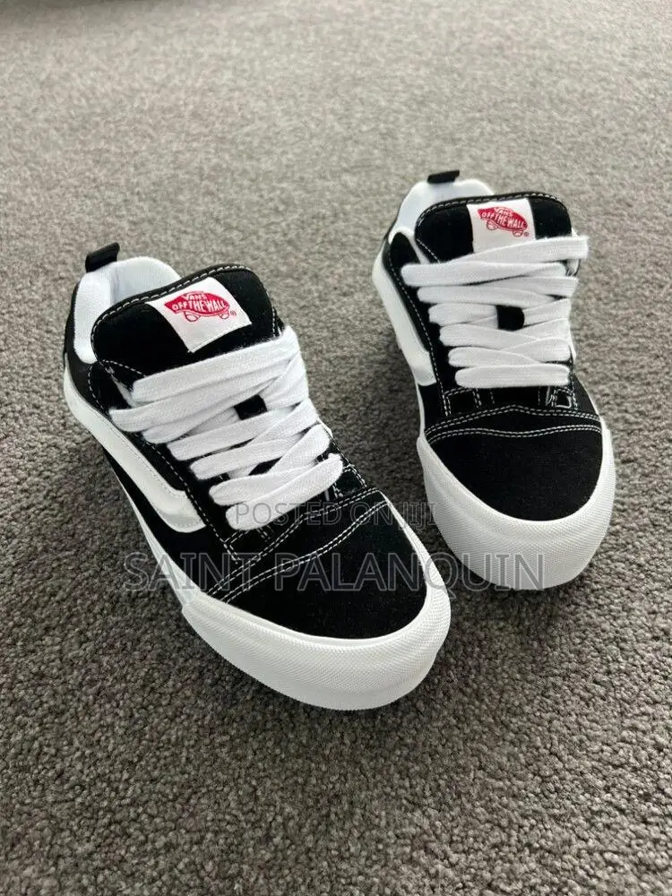 Classic Knu Skool Vans Black and White