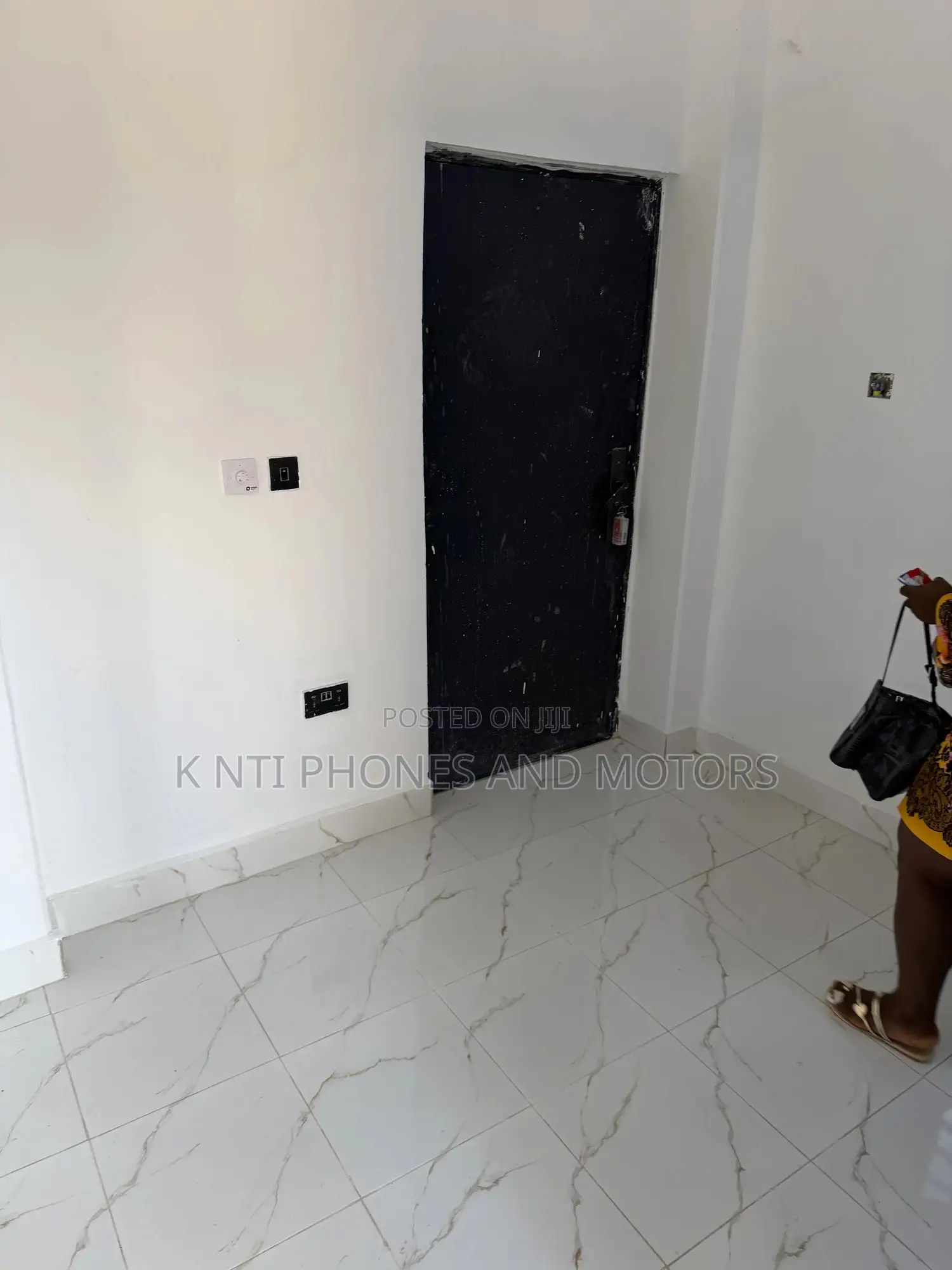 8bdrm House in K Nti Lux Apartment, Kumasi Metropolitan for sale