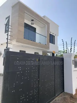 3bdrm Mansion in Batsonna, Spintex for sale