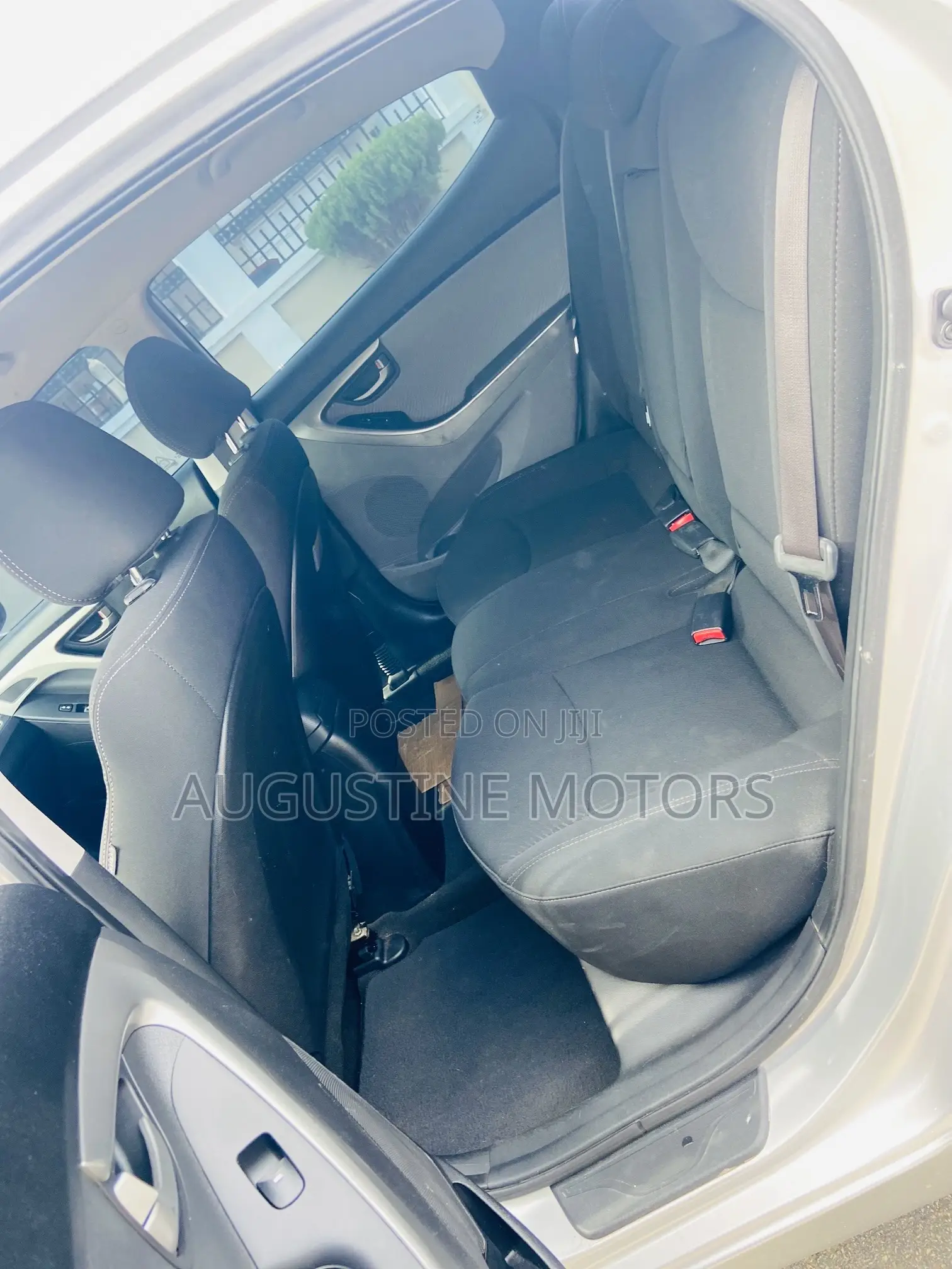 Hyundai Elantra SE 4dr Sedan (1.8L 4cyl 6M) 2015 Silver