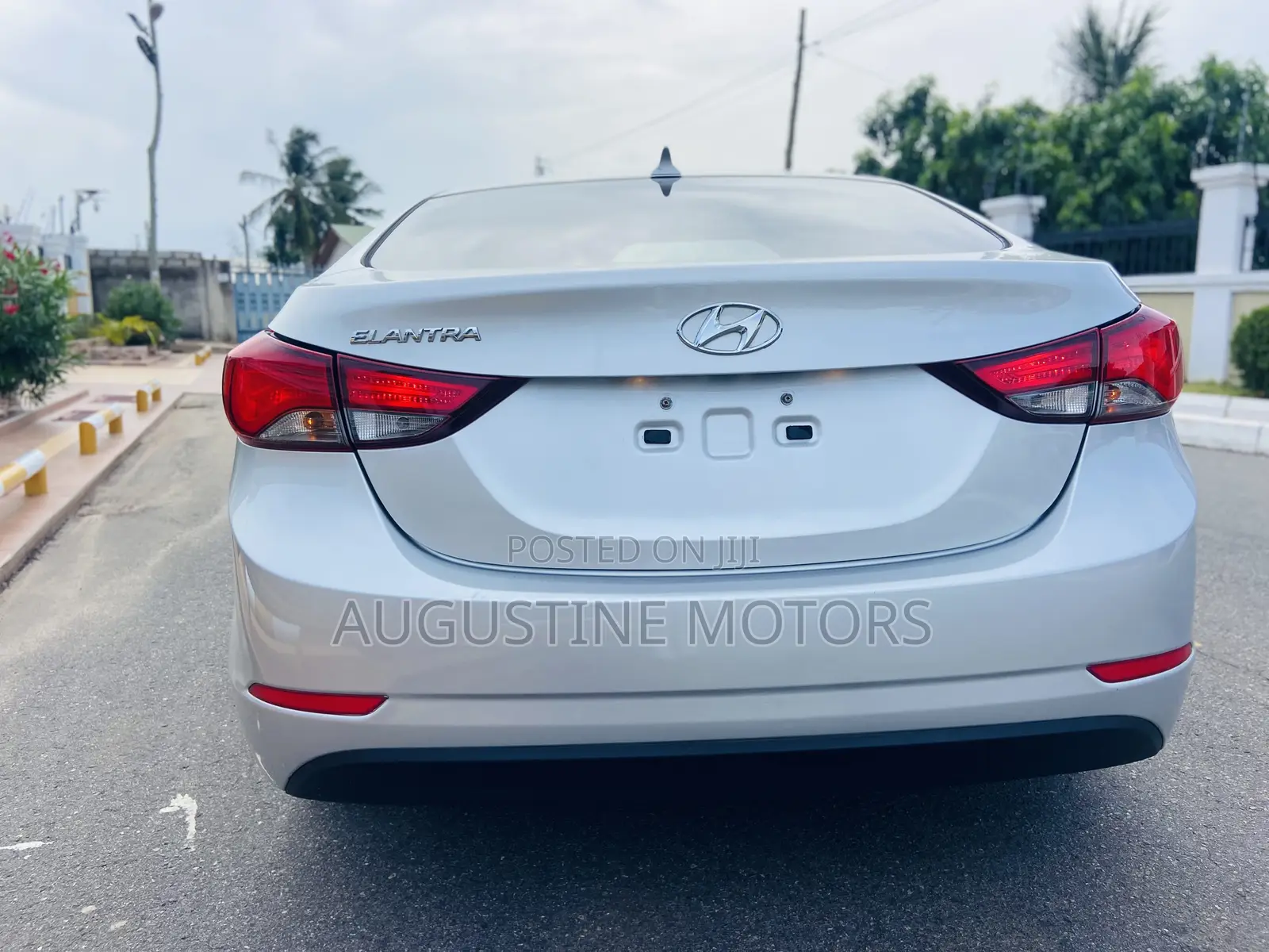 Hyundai Elantra SE 4dr Sedan (1.8L 4cyl 6M) 2015 Silver