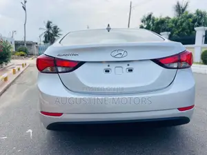 Hyundai Elantra SE 4dr Sedan (1.8L 4cyl 6M) 2015 Silver