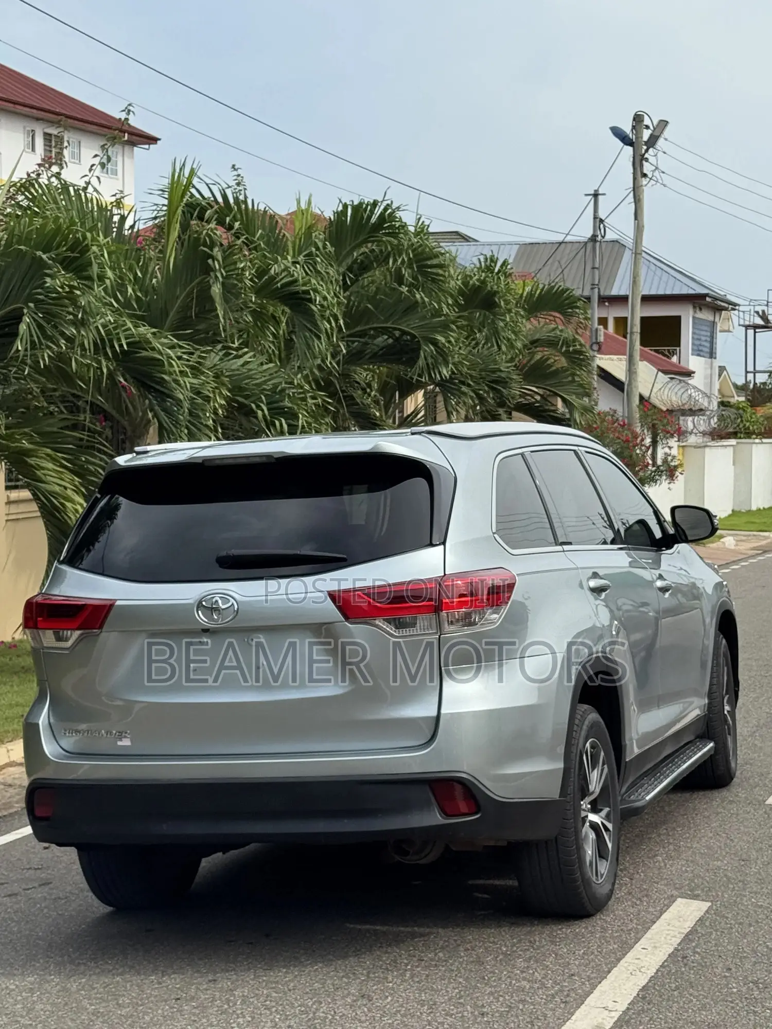 Toyota Highlander LE Plus 2019 Silver