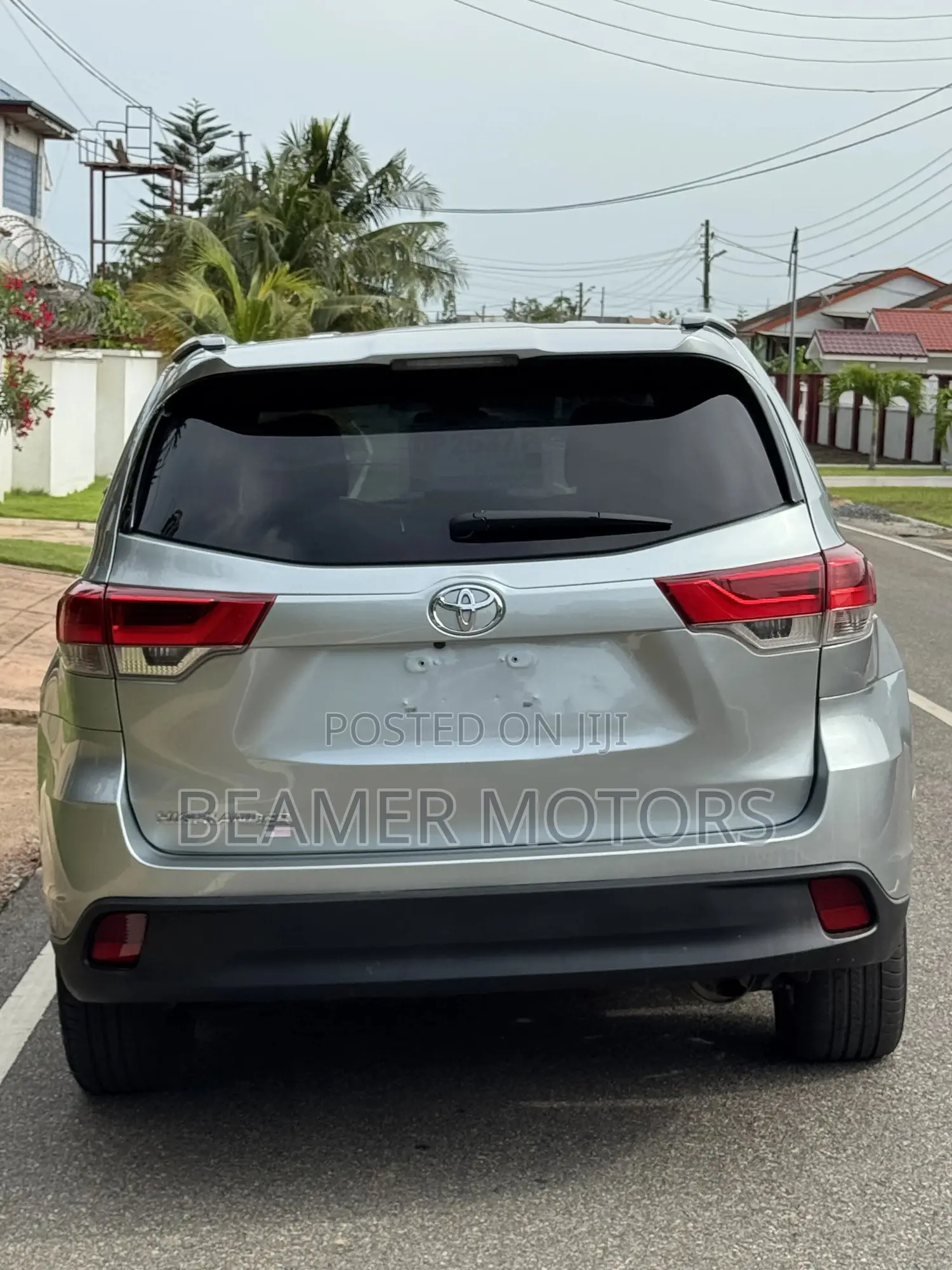 Toyota Highlander LE Plus 2019 Silver