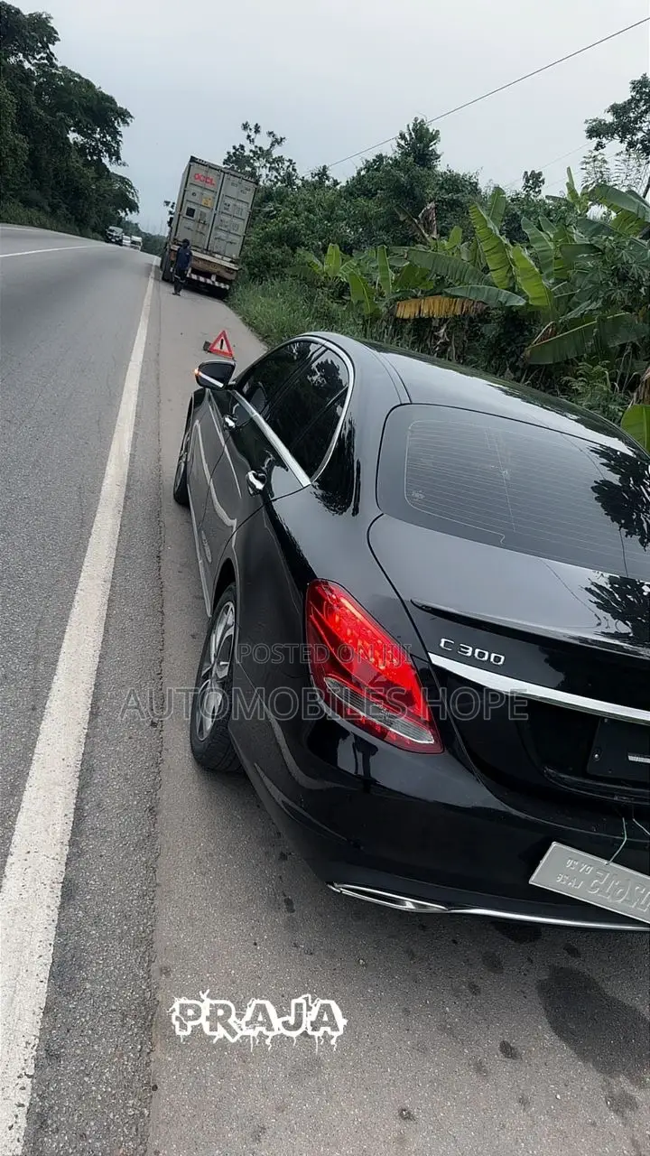 Mercedes-Benz C300 2017 Black
