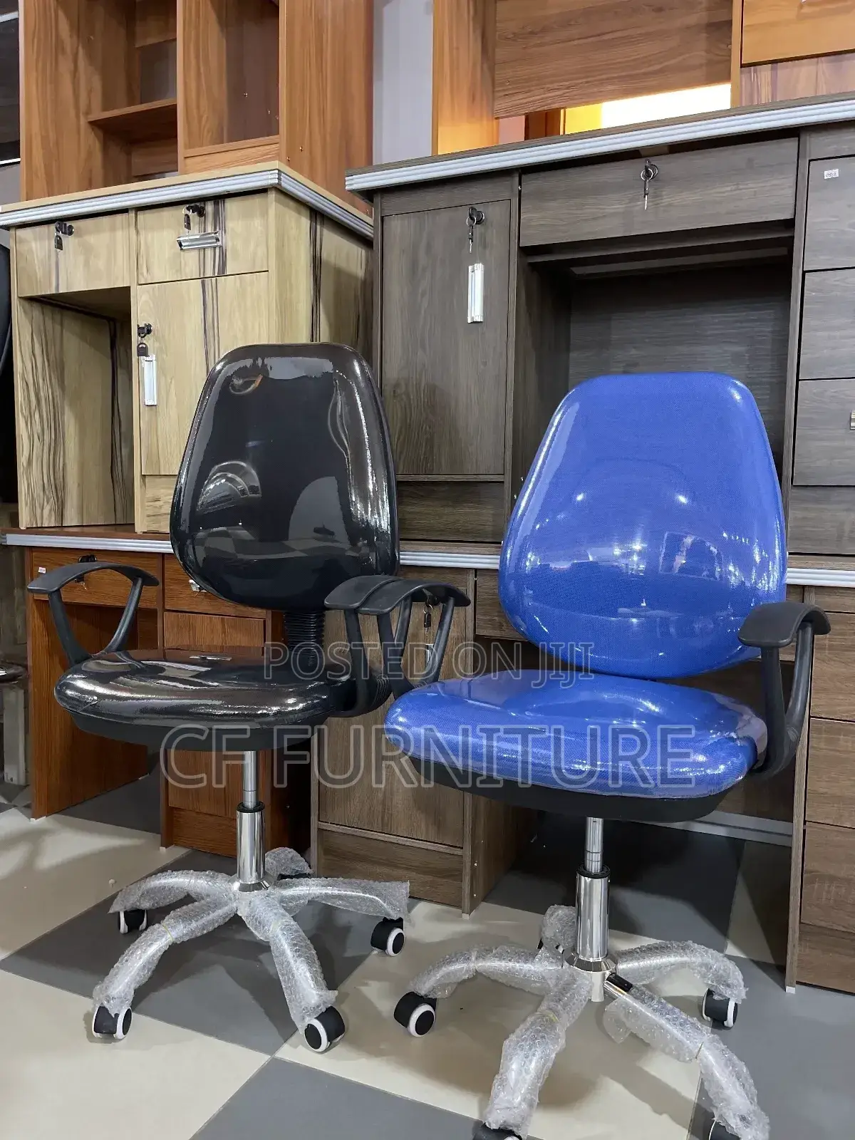 Mid-Back Swivel Office Chairs