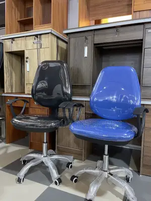 Mid-Back Swivel Office Chairs
