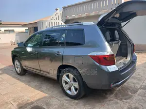 Toyota Highlander Limited 2010 Gray