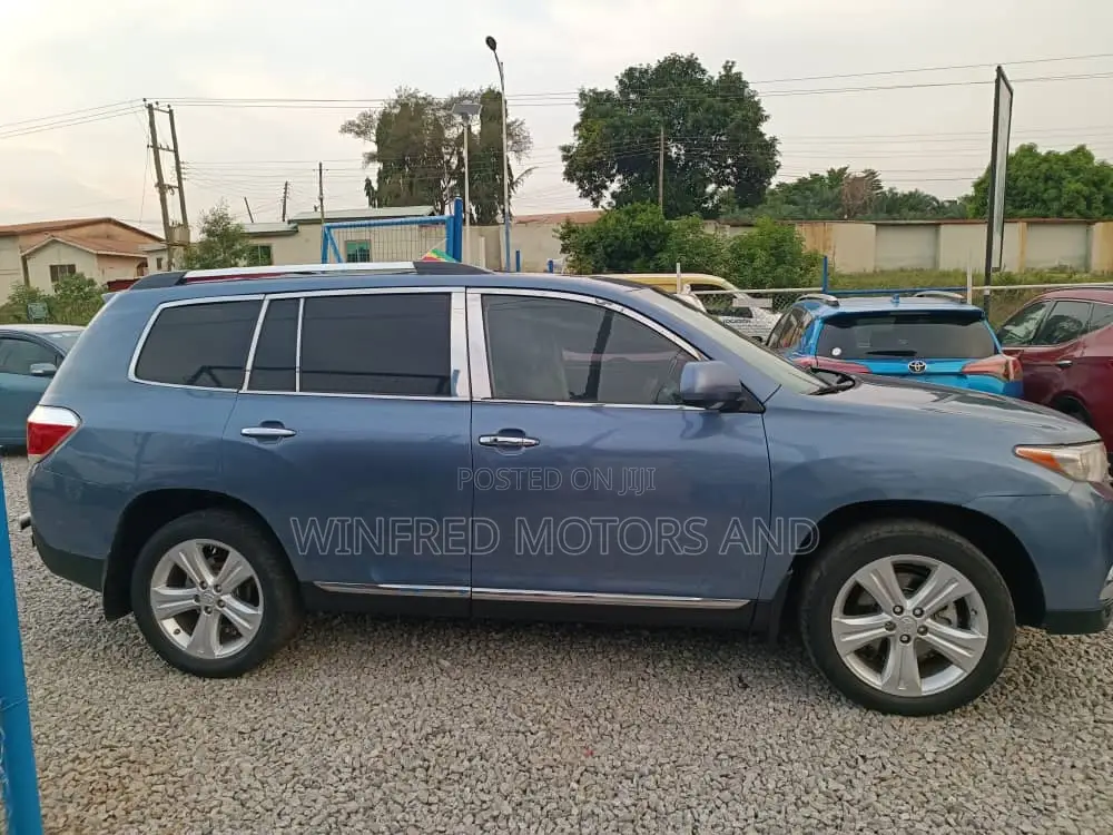 Toyota Highlander 3.5L 4WD 2013 Blue