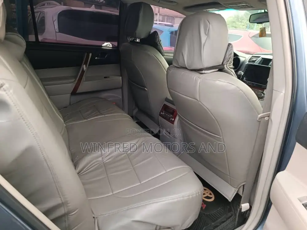 Toyota Highlander 3.5L 4WD 2013 Blue