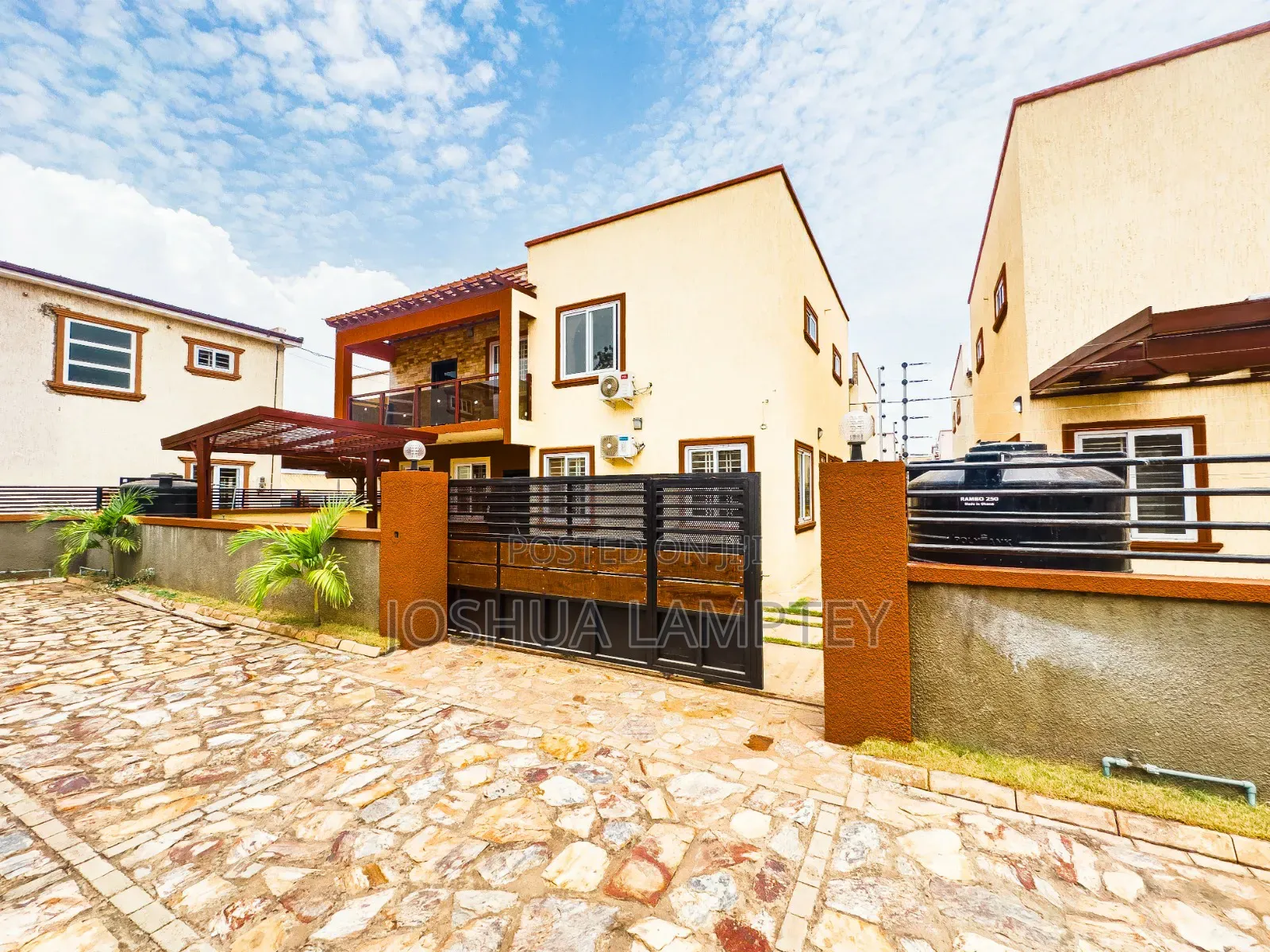 3bdrm Townhouse / Terrace in Achimota Mall Estate for rent