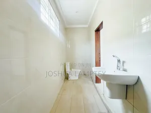 3bdrm Townhouse / Terrace in Achimota Mall Estate for rent