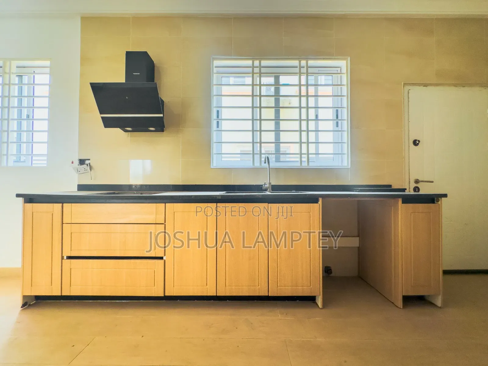 3bdrm Townhouse / Terrace in Achimota Mall Estate for rent
