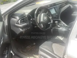 Toyota Camry SE (2.5L 4cyl 8A) 2019 Silver