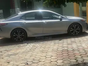 Toyota Camry SE (2.5L 4cyl 8A) 2019 Silver