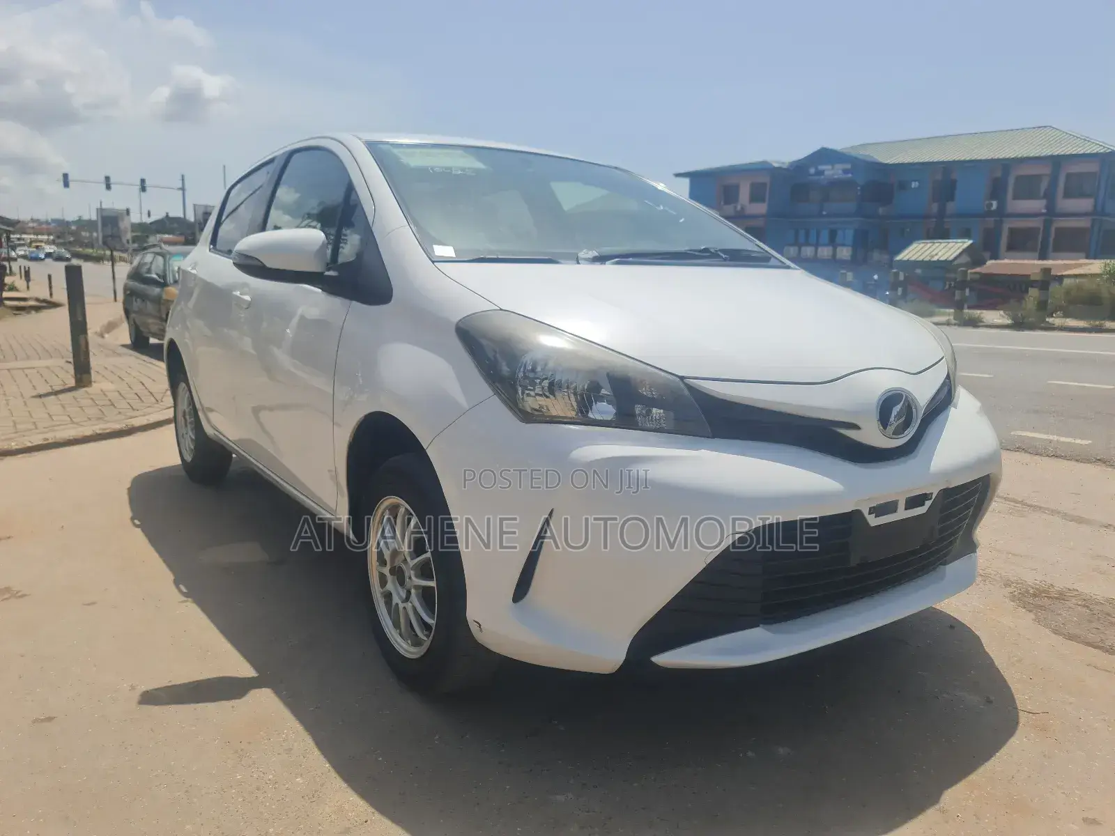 Toyota Vitz 1.5 FWD 5dr 2014 White