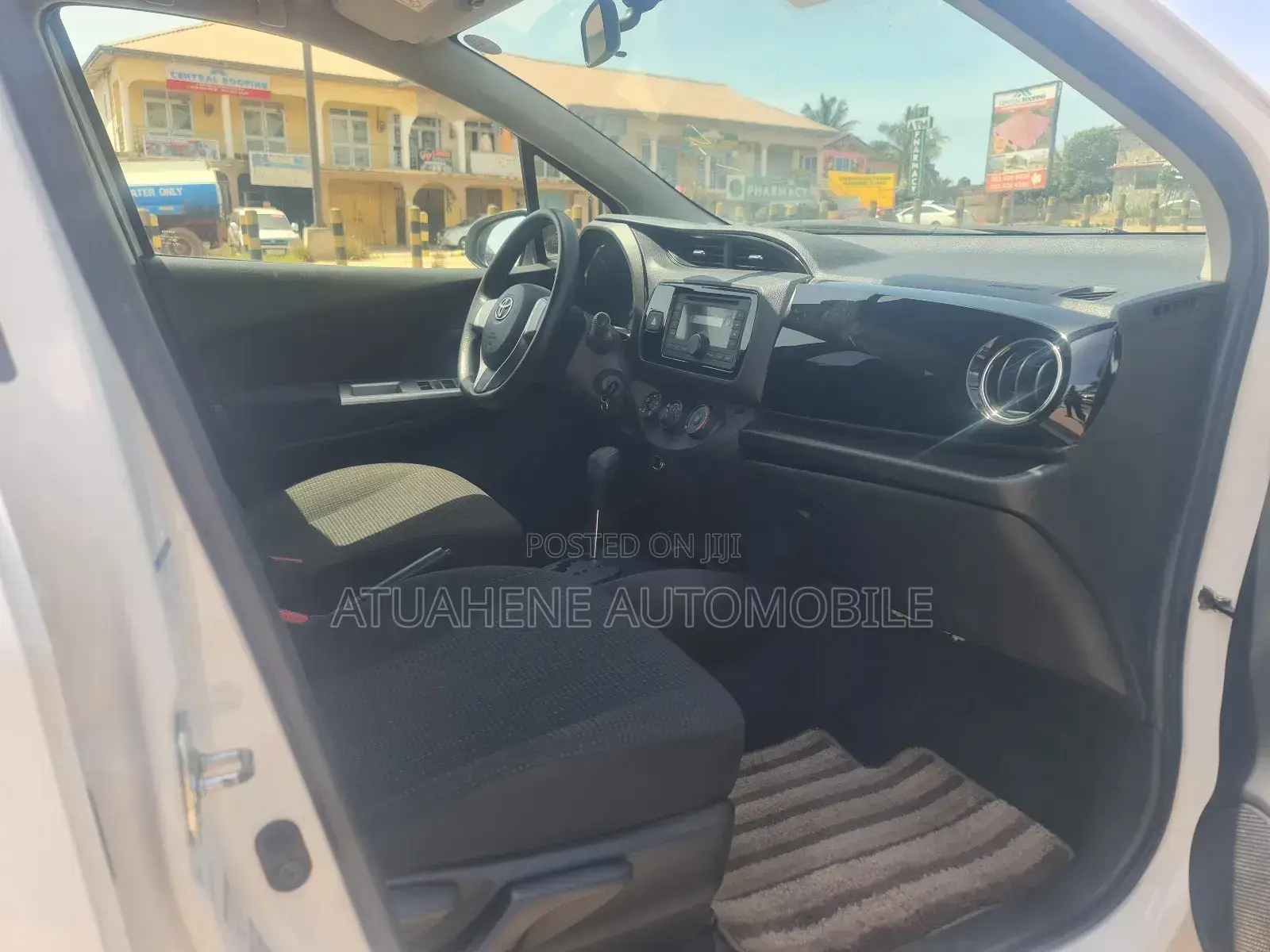 Toyota Vitz 1.5 FWD 5dr 2014 White