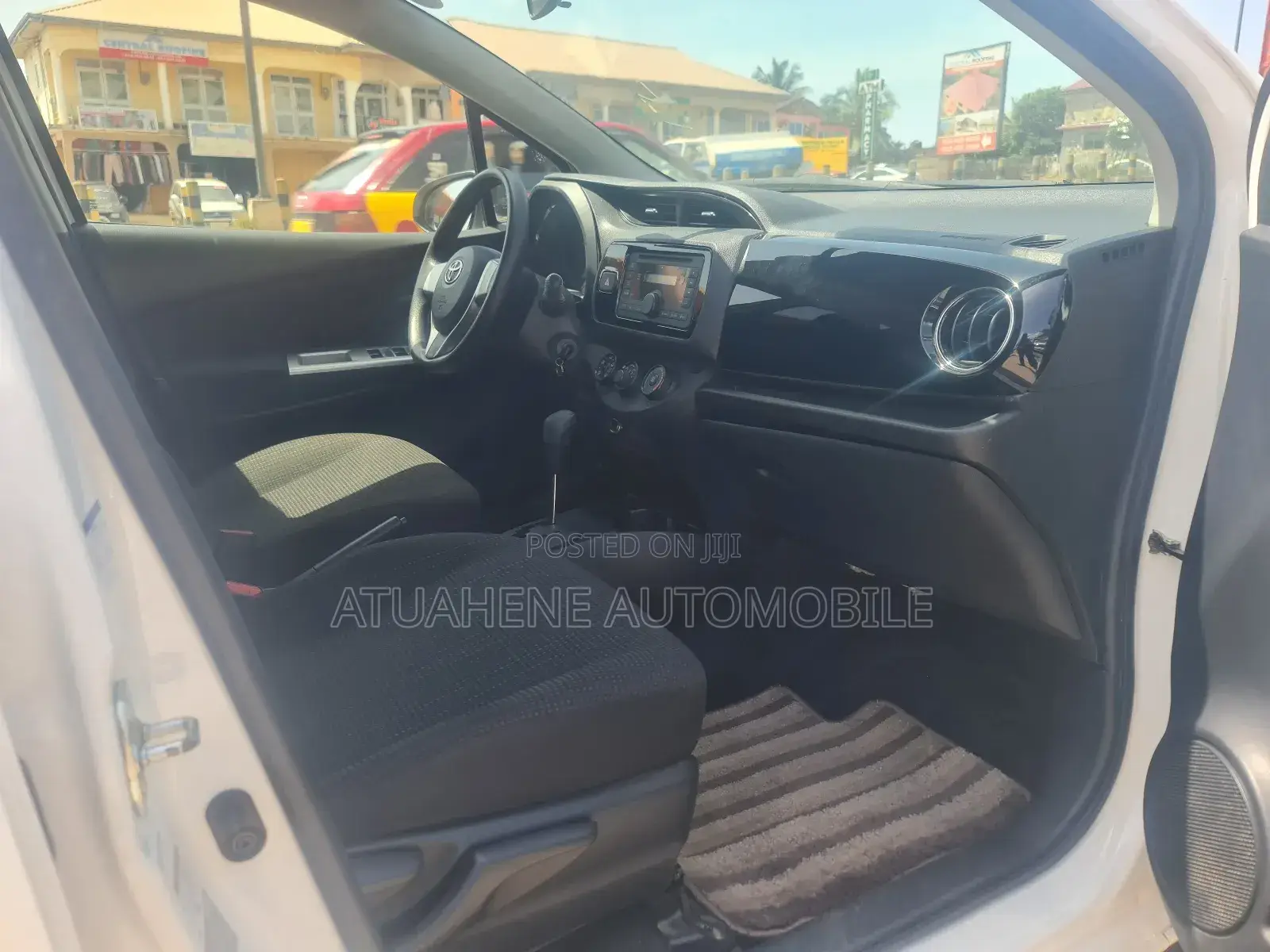 Toyota Vitz 1.5 FWD 5dr 2014 White