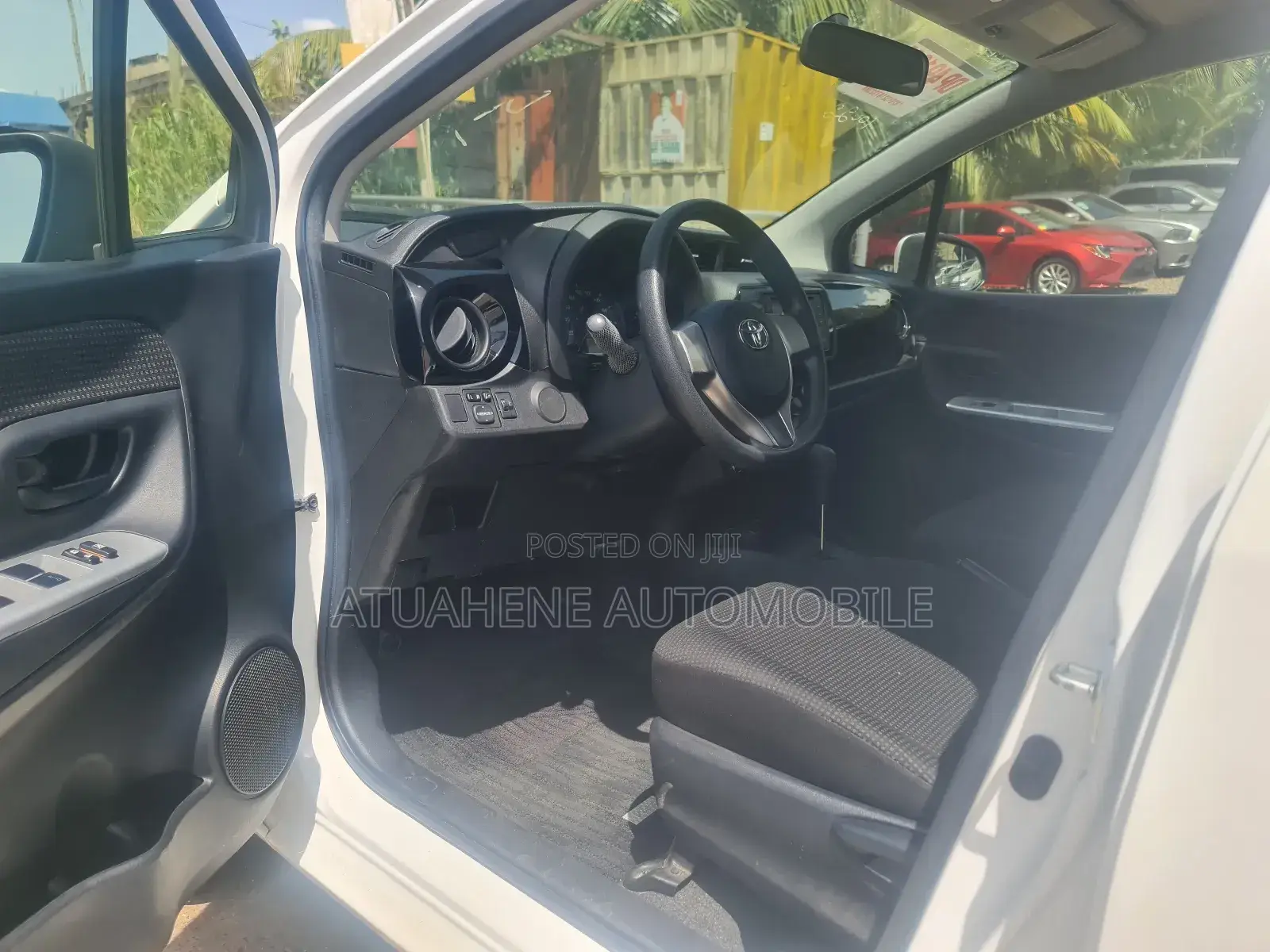 Toyota Vitz 1.5 FWD 5dr 2014 White