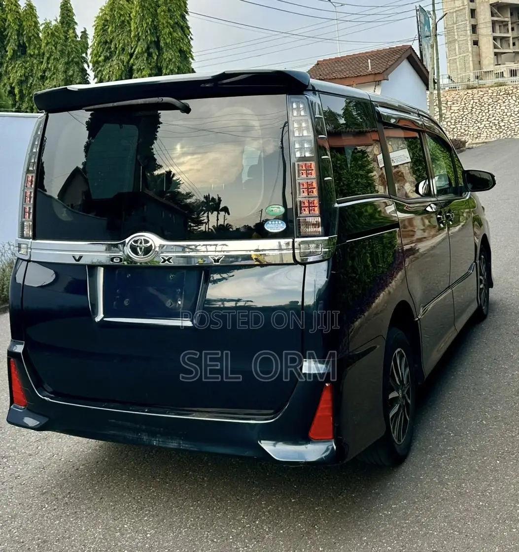Toyota Voxy 2015 Black