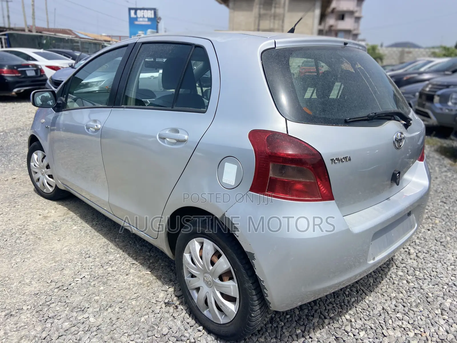 Toyota Yaris Base Hatchback 5dr 2010 Silver