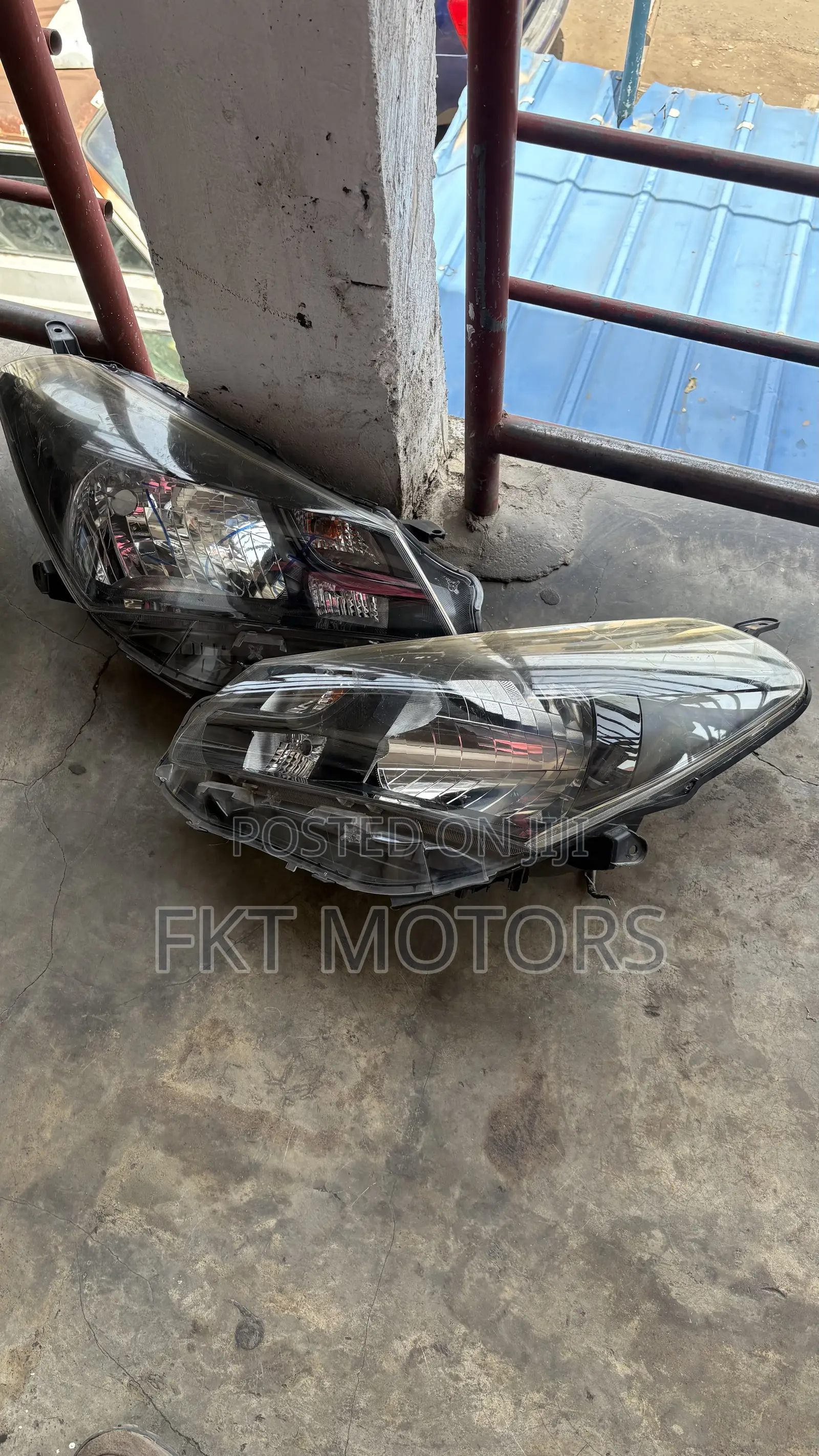 Toyota Vitz/Yaris Headlight 2015,2016,2017,2018,2019,2020