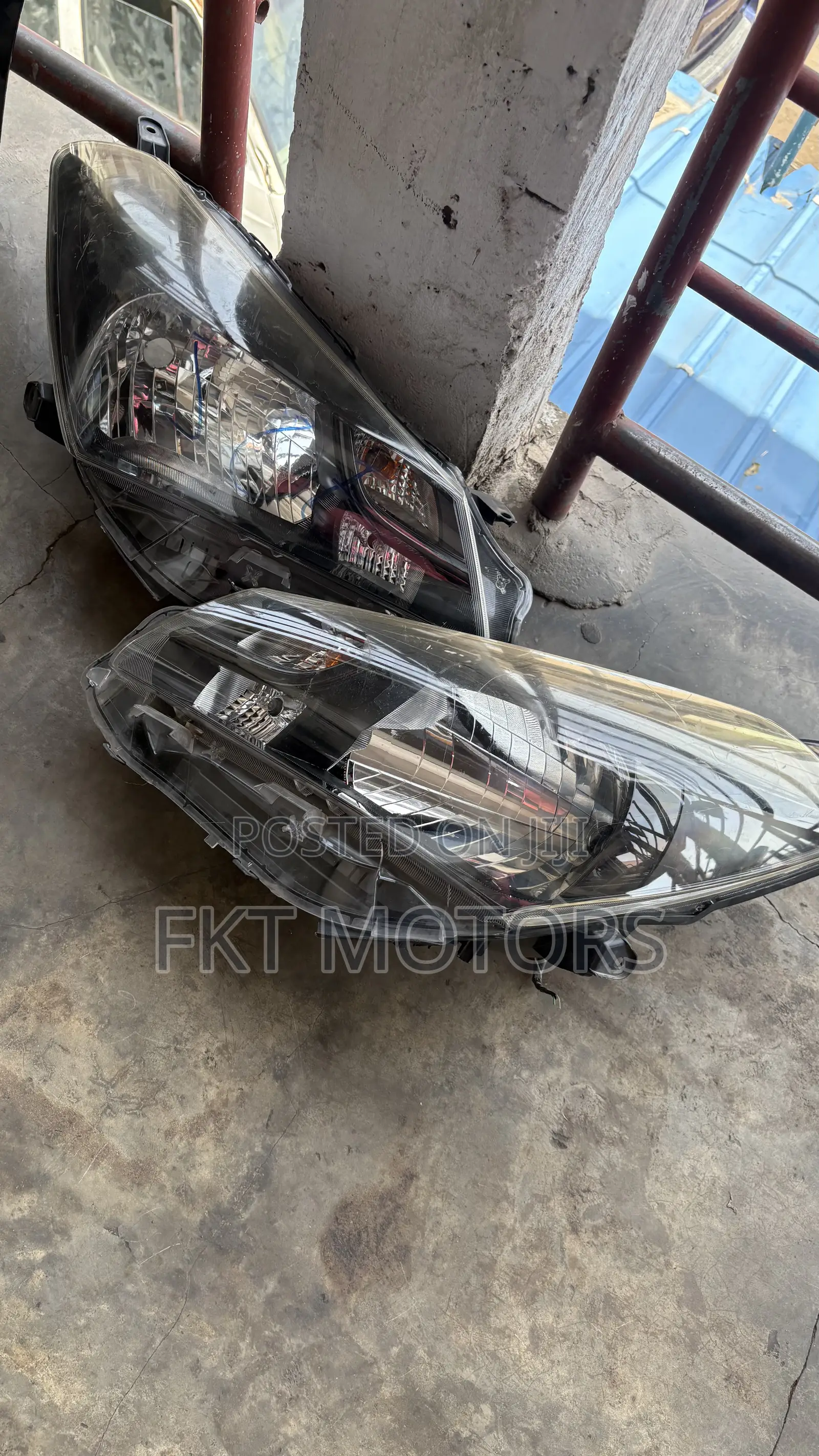 Toyota Vitz/Yaris Headlight 2015,2016,2017,2018,2019,2020