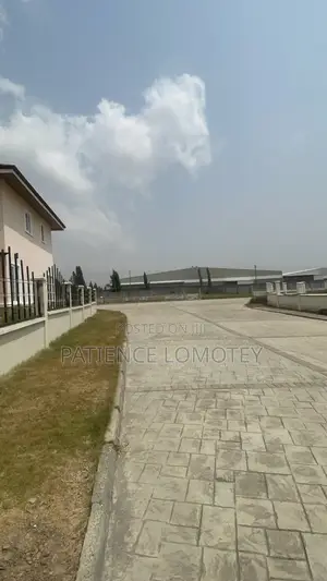 5bdrm House in Trasacco, School Park Area for sale