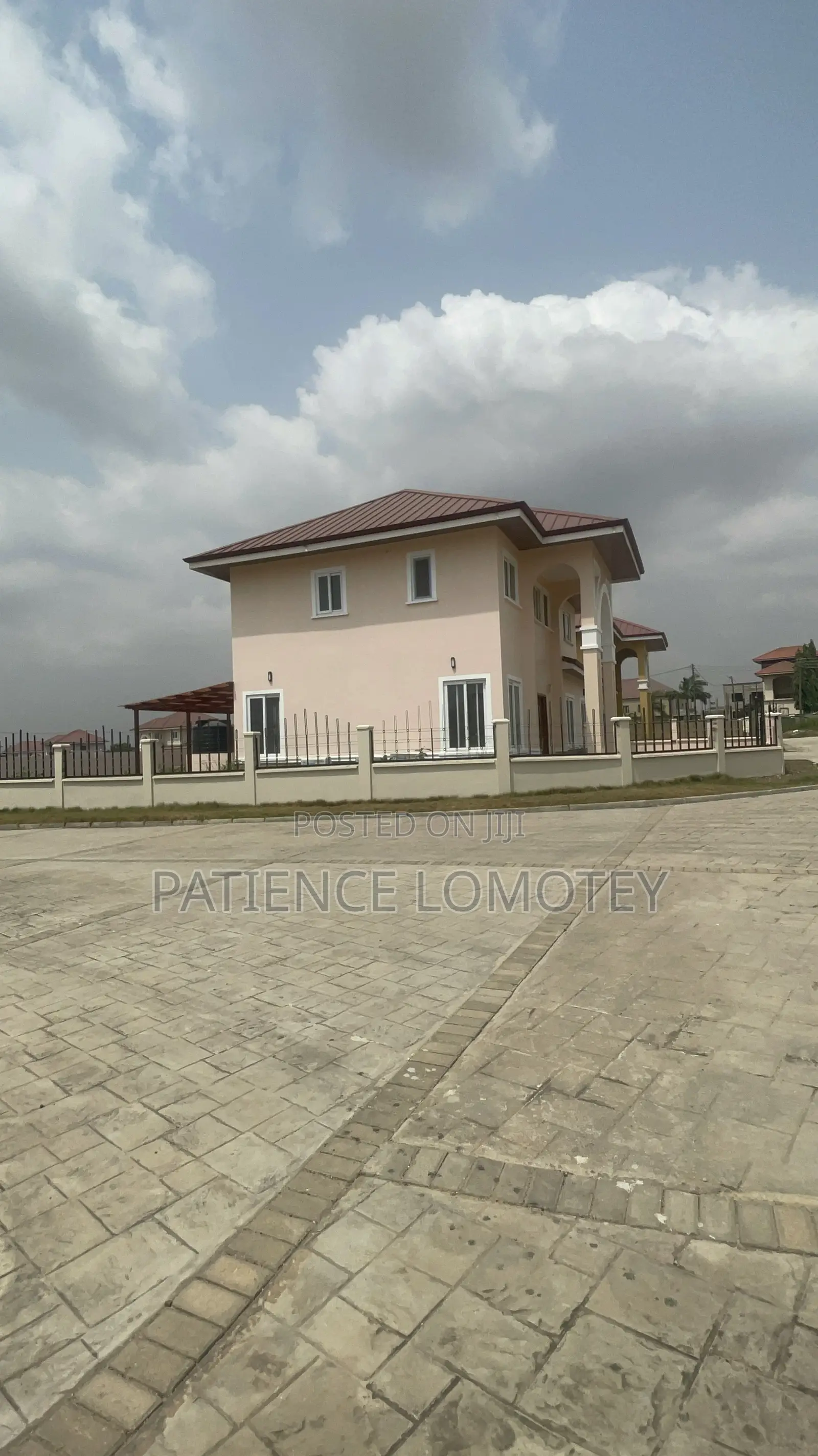 5bdrm House in Trasacco, School Park Area for sale