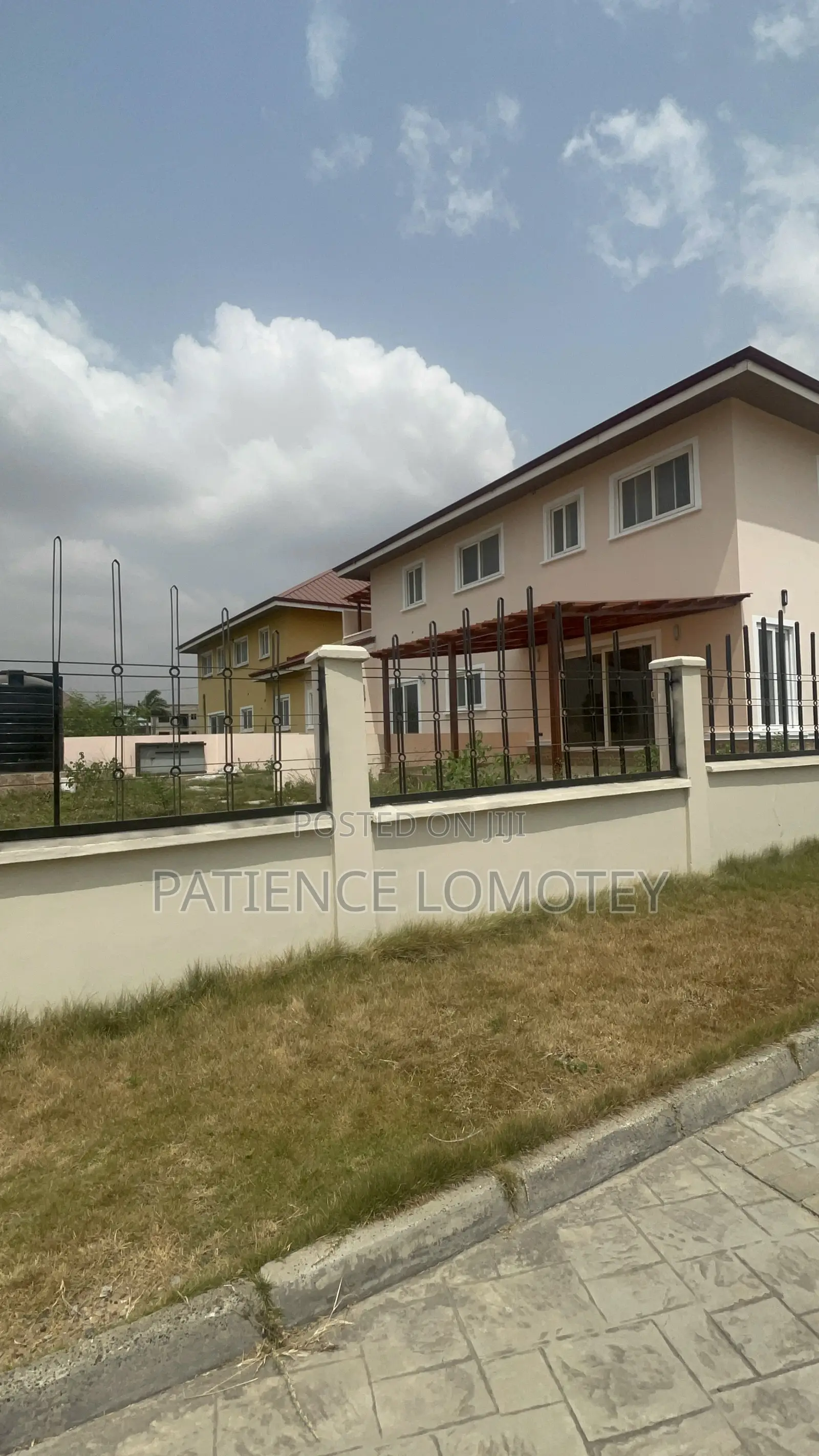 5bdrm House in Trasacco, School Park Area for sale