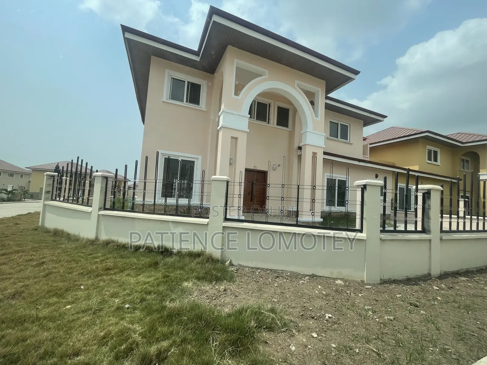 5bdrm House in Trasacco, School Park Area for sale