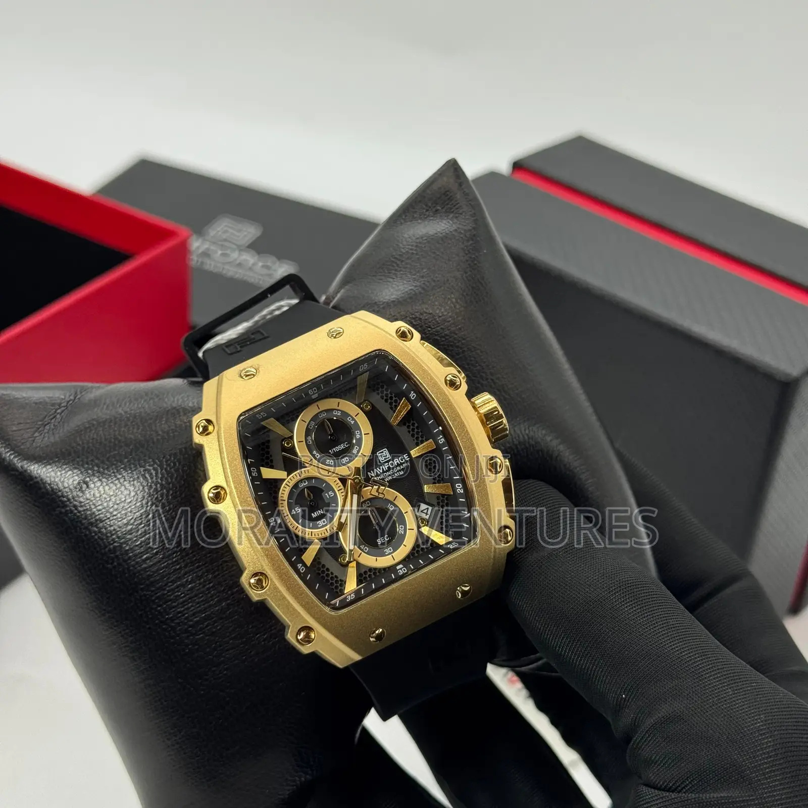 Naviforce Nf8070 Analog Watch