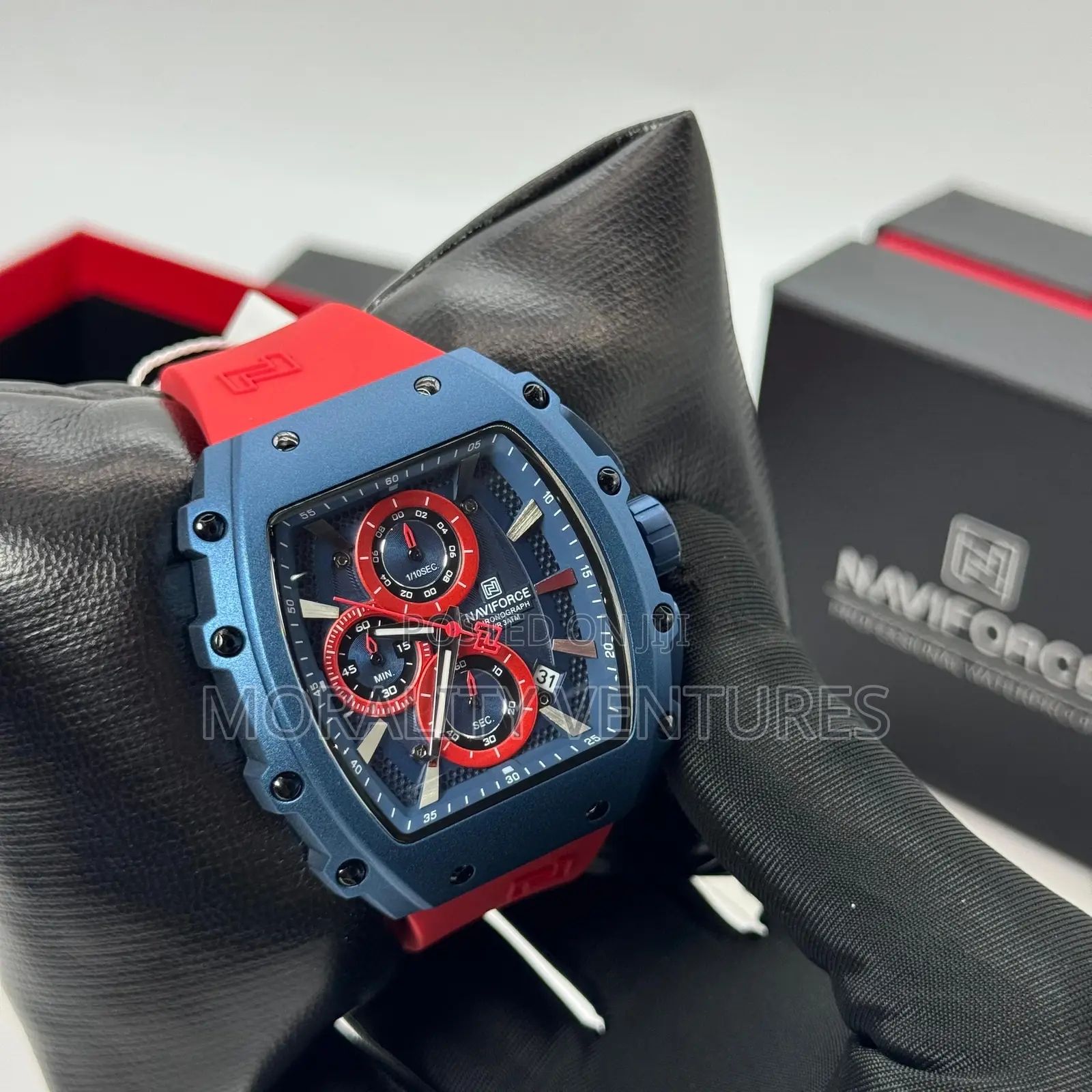 Naviforce Nf8070 Analog Watch