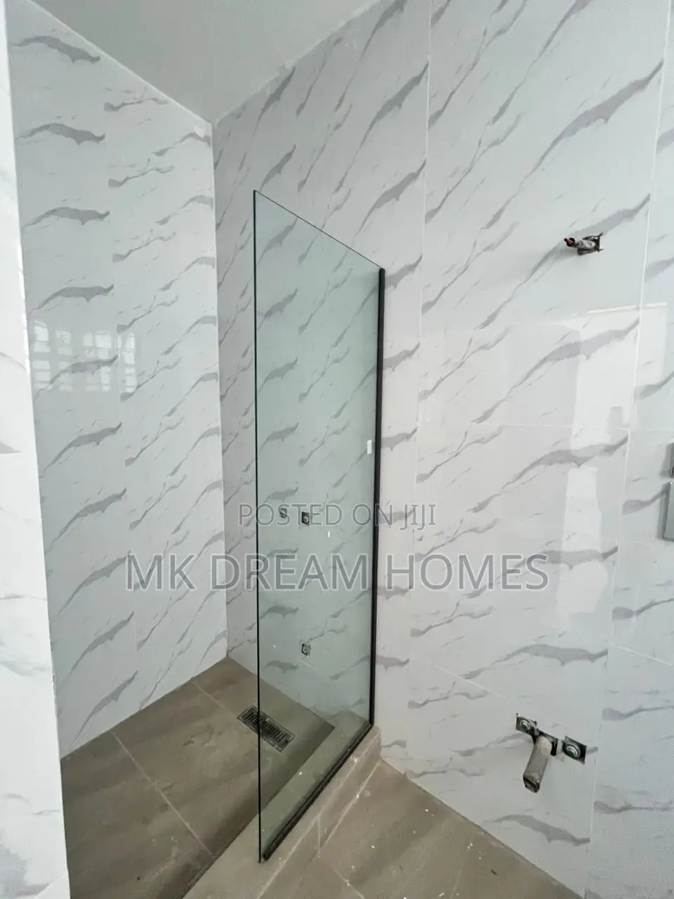 4bdrm House in Lake Side Estate for sale