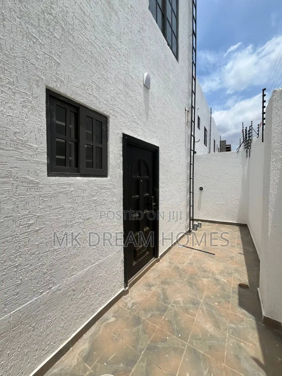 4bdrm House in Lake Side Estate for sale