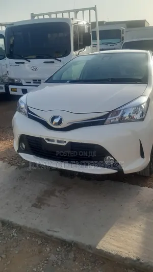 Toyota Vitz 2015 Pearl