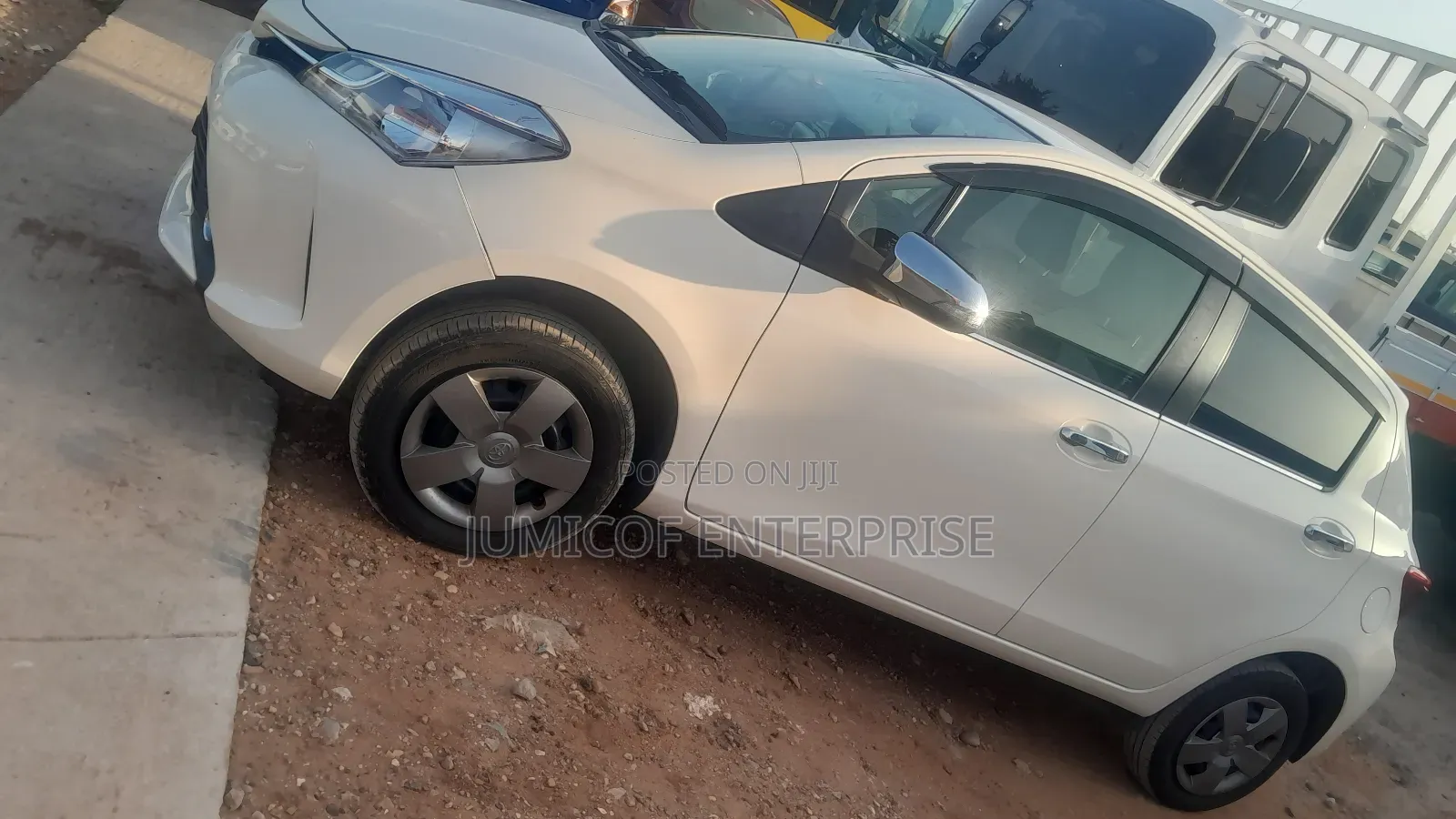 Toyota Vitz 2015 Pearl