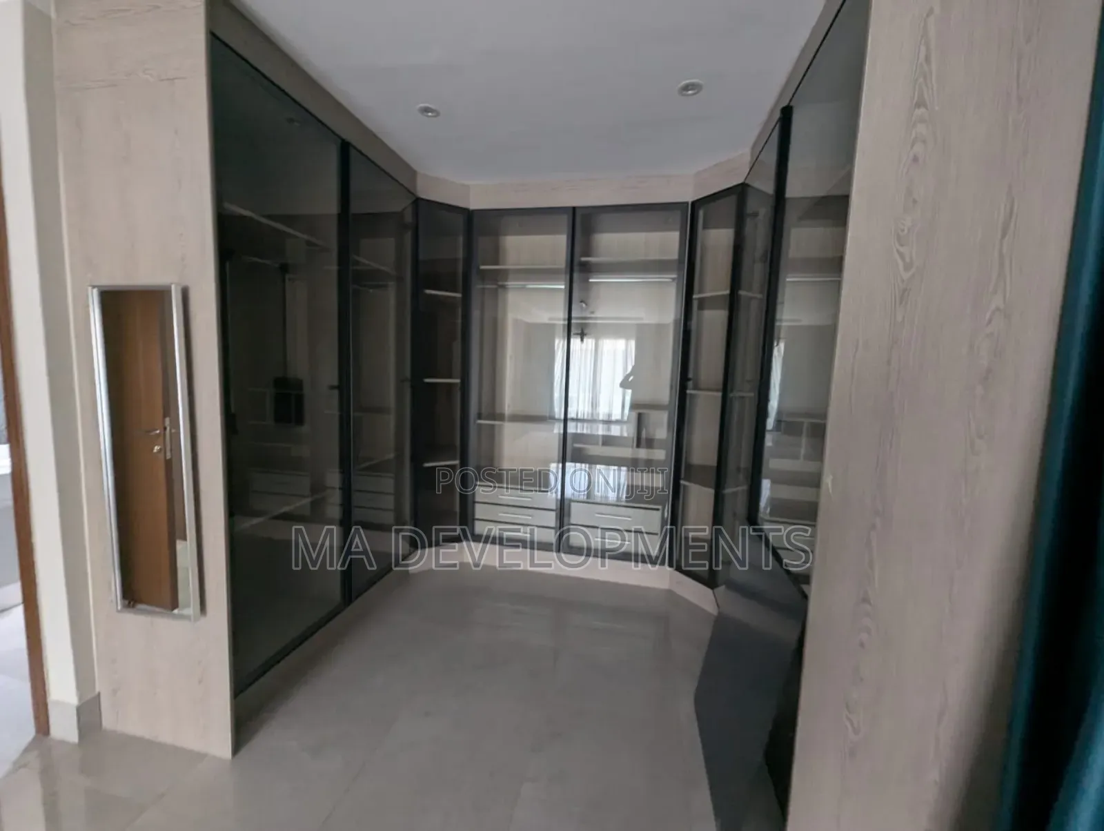 Furnished 6bdrm Townhouse / Terrace in Airport Residential for rent