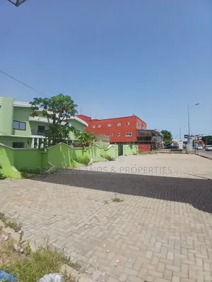 10bdrm House in Spintex, Baatsona Total for rent