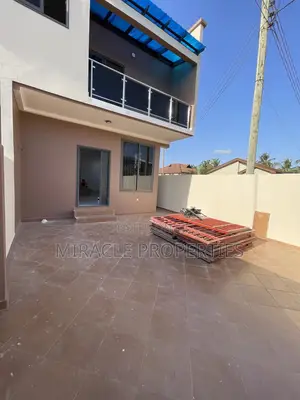 3bdrm Townhouse/Terrace in Miracle Properties, North Legon for sale